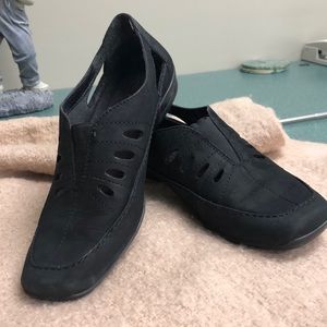 Easy Spirit Black Flats